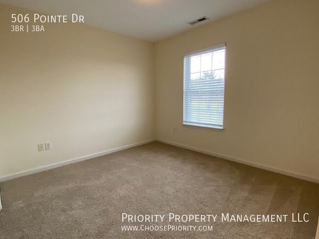 Building Photo - 506 Pointe Dr