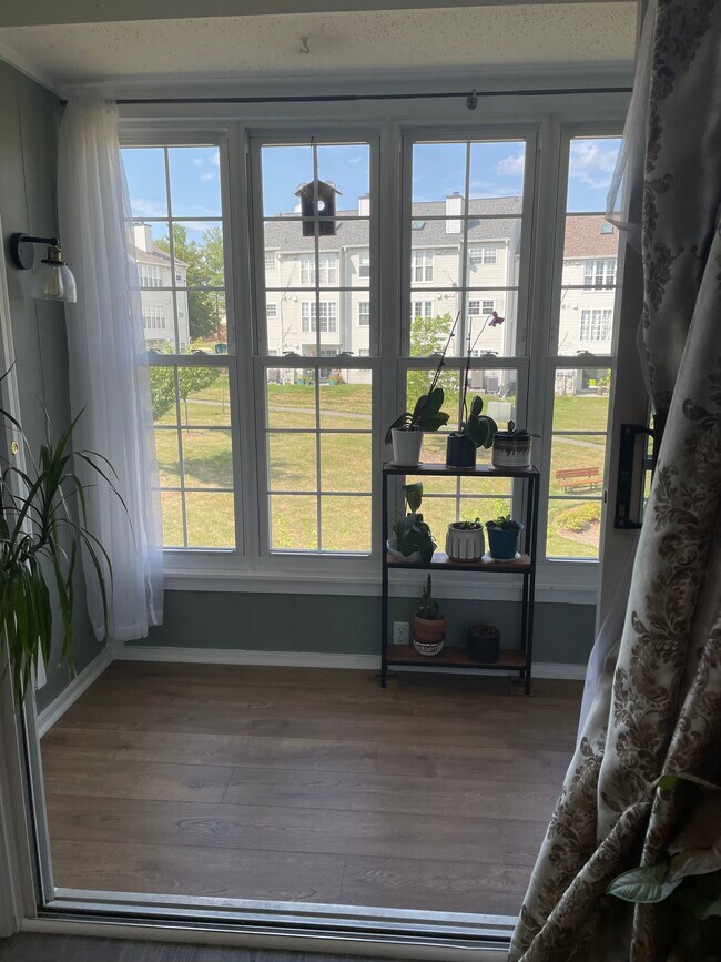 Sunroom with upgraded double paned windows - 108 Prosperity Ave SE