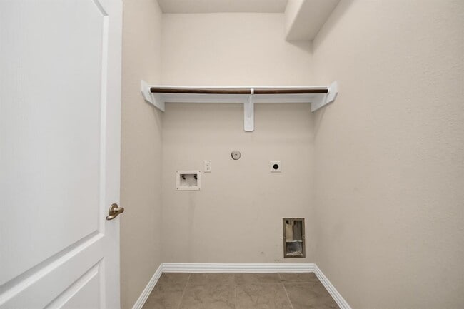 Building Photo - 21254 Lucknow Ln
