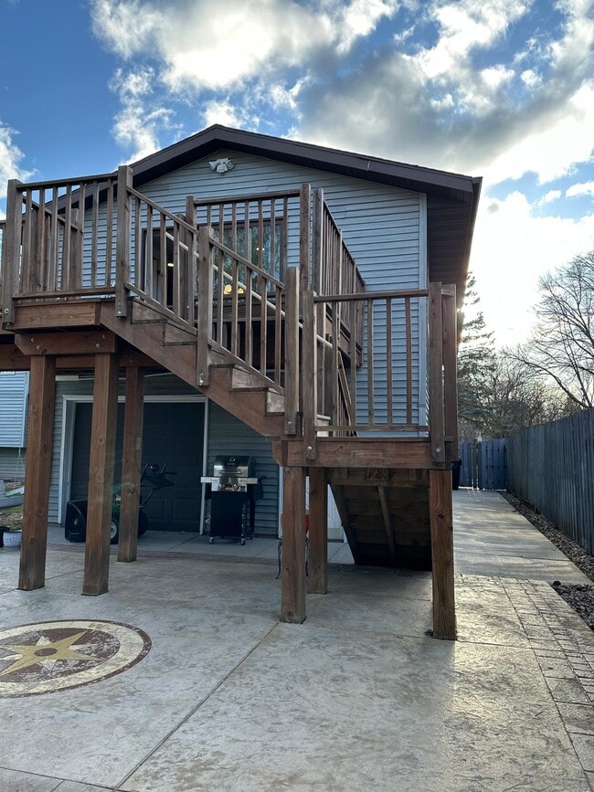 Building Photo - 1414 S Rebecca Ln