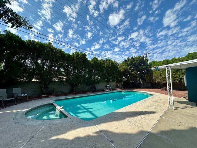 Building Photo - Private oasis in Oak Park