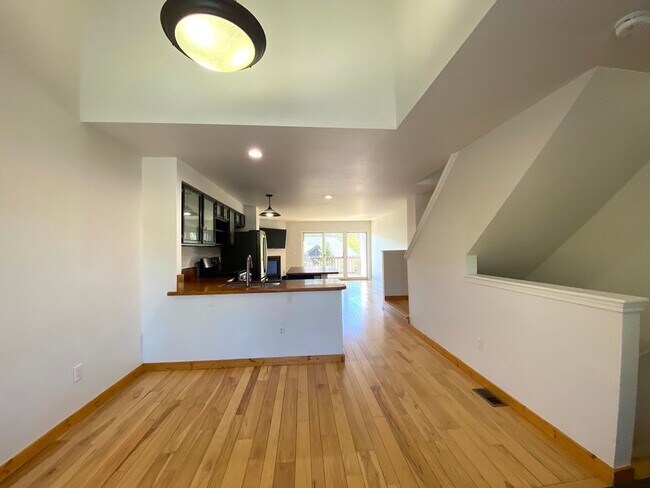 Building Photo - Flexible lease terms! Move in Special!  Wa...