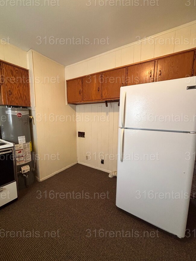 Building Photo - Duplex 2 bed 1 bath available NOW!