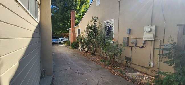 Building Photo - Beautiful 3 Bedroom Home in the Heart of Land Park