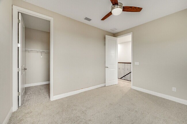 Building Photo - 4BR, 2.5BA home with resort style outdoor living!