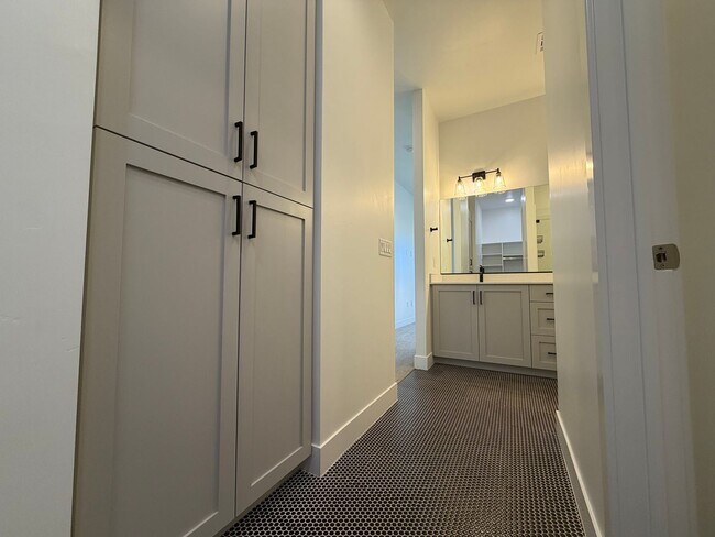 Building Photo - SPACIOUS PATIO HOME FOR RENT!