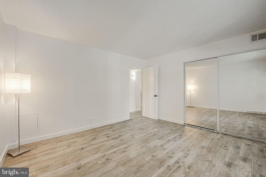 Building Photo - 7600 Tremayne Pl