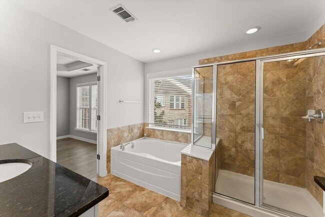 Building Photo - 2876 Overlook Way NE