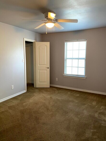 Building Photo - 906 Parkplace Ridge