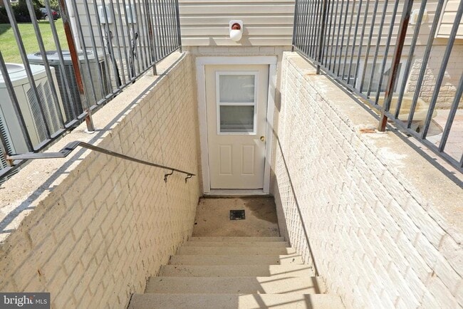 Building Photo - 1028 Llano Dr