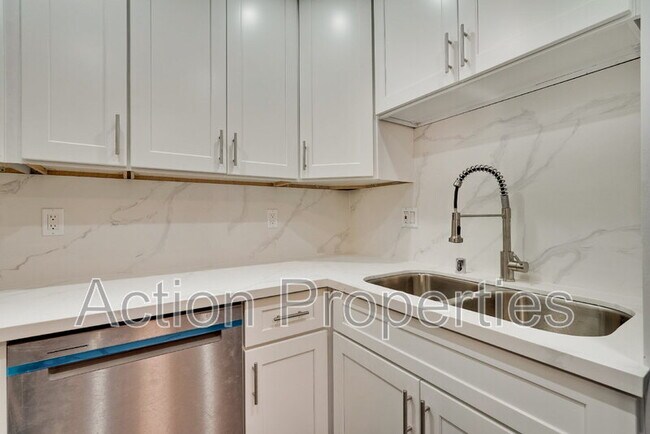 Building Photo - 685 Foxtail Dr