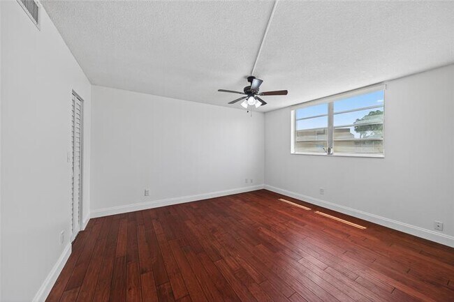 Building Photo - 6070 NW 64th Ave