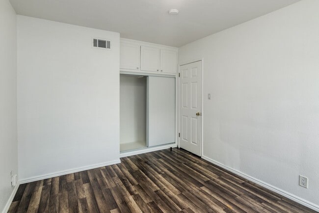 Building Photo - Charming single story home in heart of Reseda