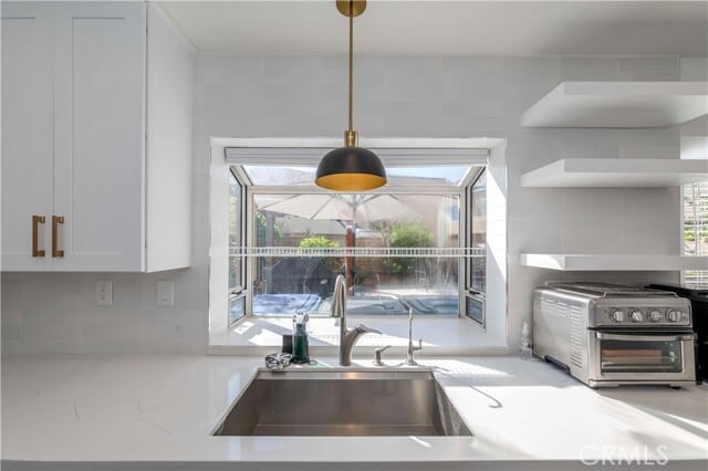 Building Photo - 5621 Rostrata Ave