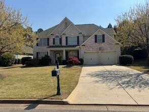 Building Photo - 2065 Manor View