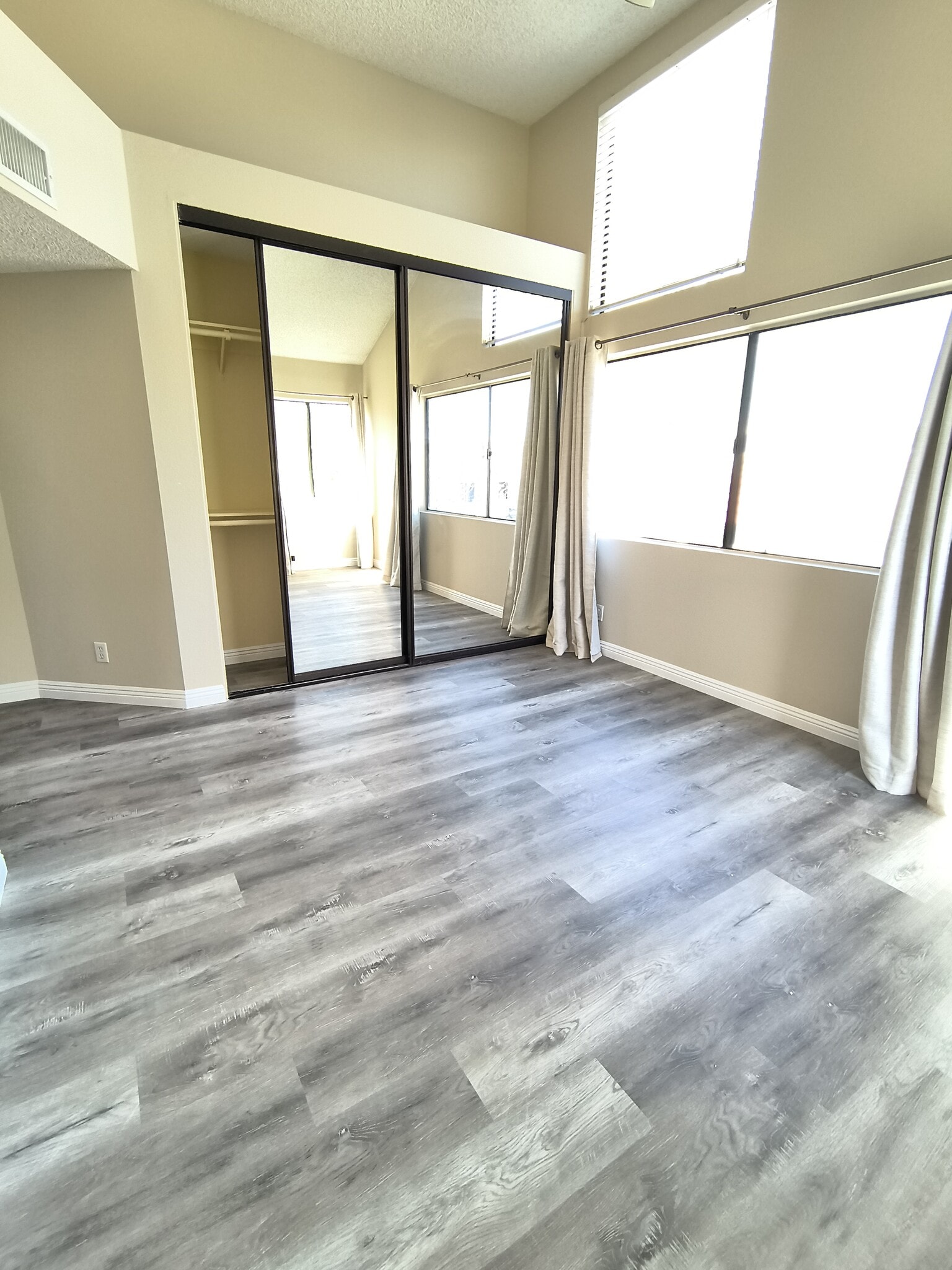 Building Photo - 13096 Le Parc