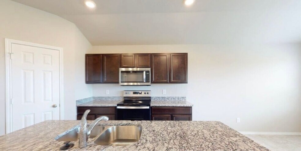 Building Photo - 1261 Lindsey Dr