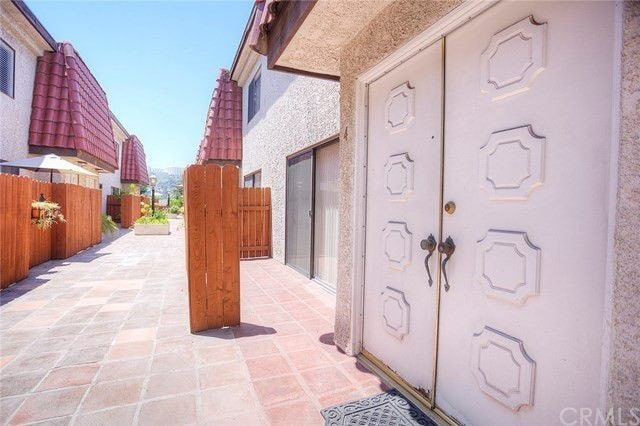 Building Photo - 630 E Garfield Ave