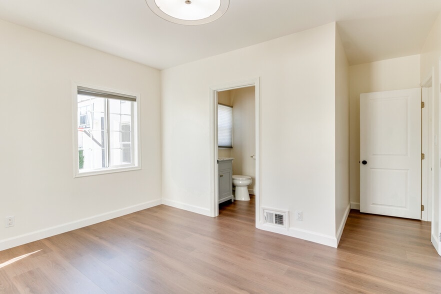 Main Bedroom - 240 S Palm Dr