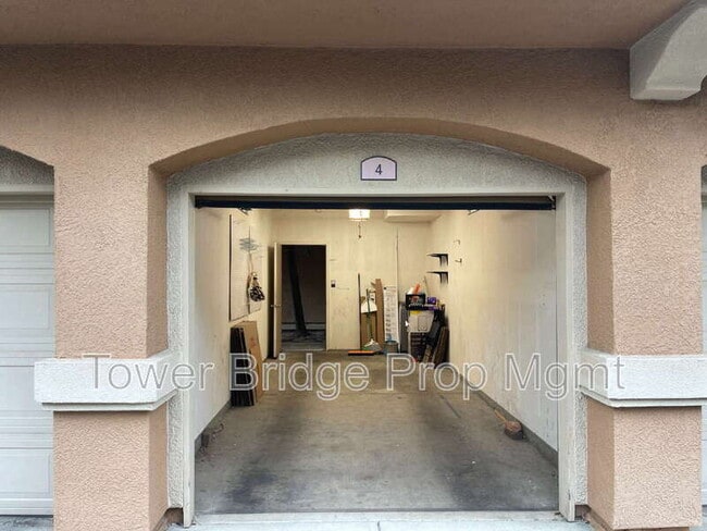 Building Photo - 1900 Danbrook Dr