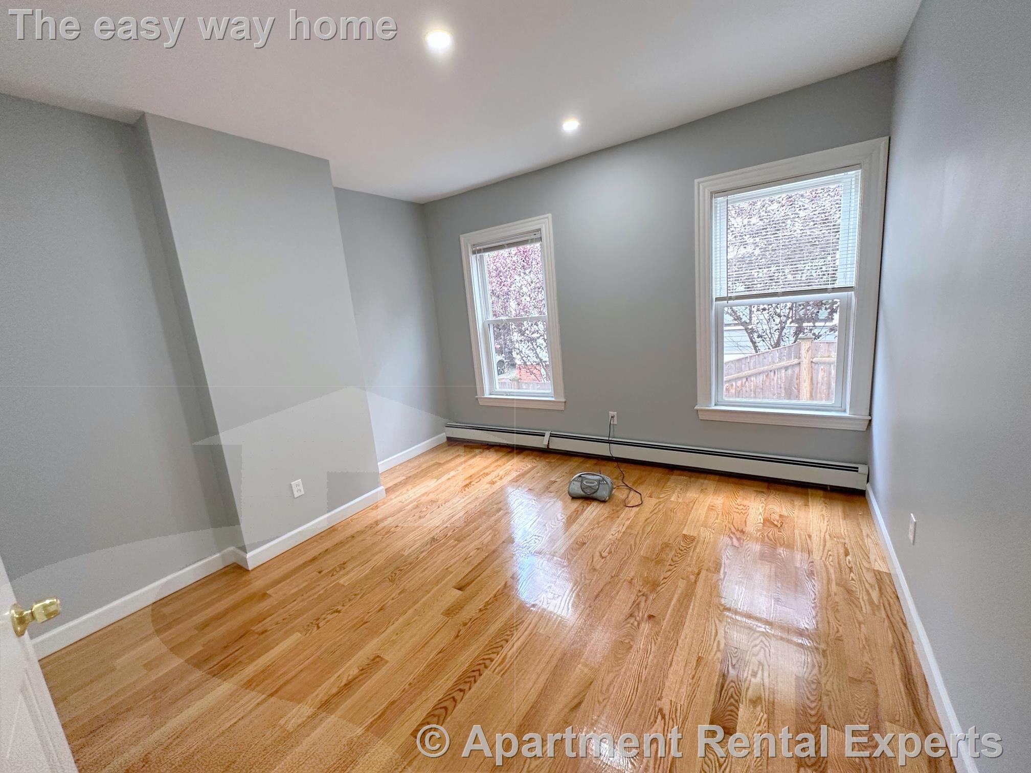 Building Photo - 295 Windsor St