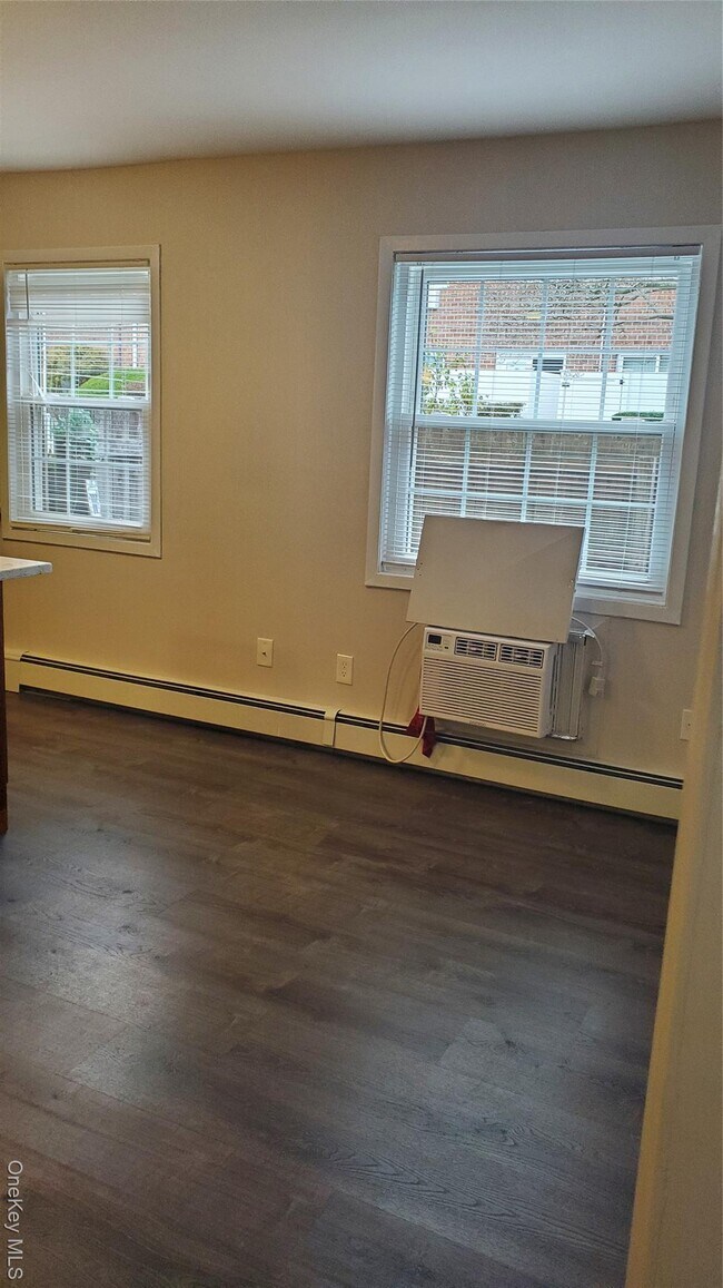 Building Photo - 460 Old Town Rd