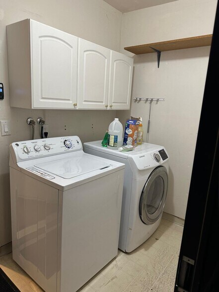 Building Photo - 2118 Alexander Way