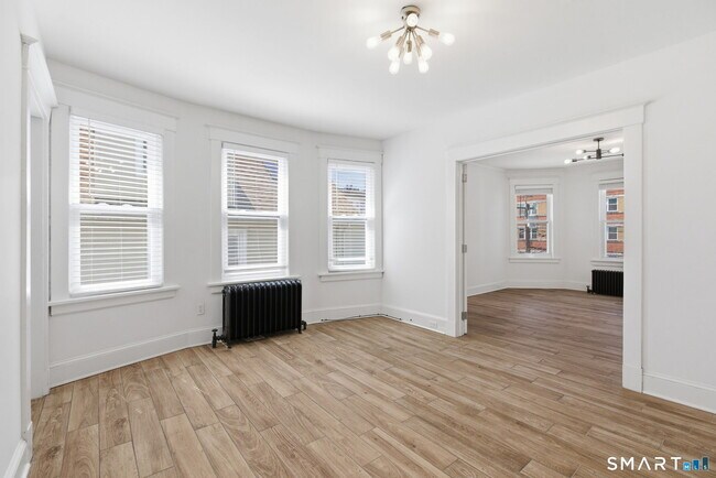 Building Photo - 21 Quintard Terrace