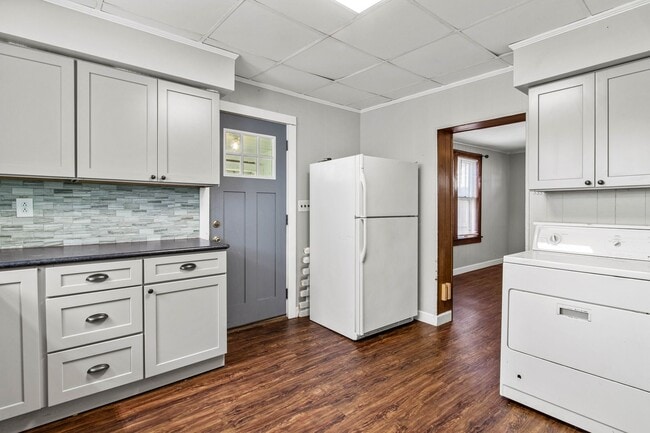 Building Photo - ? Charming Home in the Heart of Newark! ?