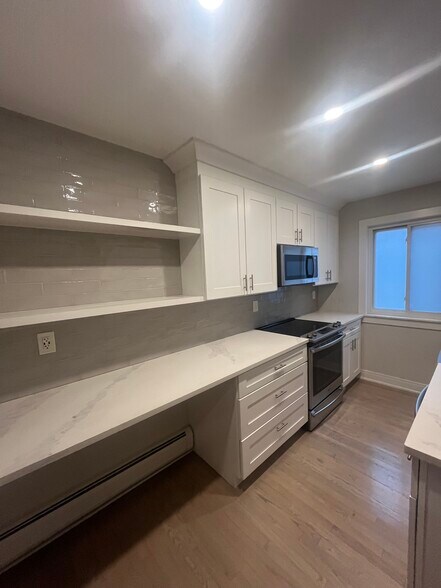 Building Photo - 1709 E 14 Mile Rd