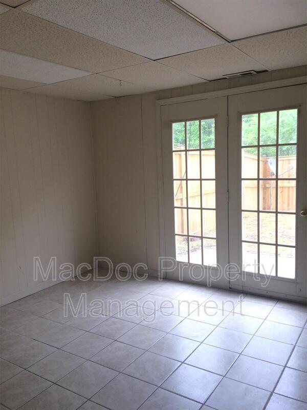 Building Photo - 813 Sledgehammer Dr