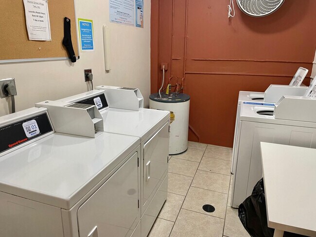 Building Photo - 140 NE 19th Ct