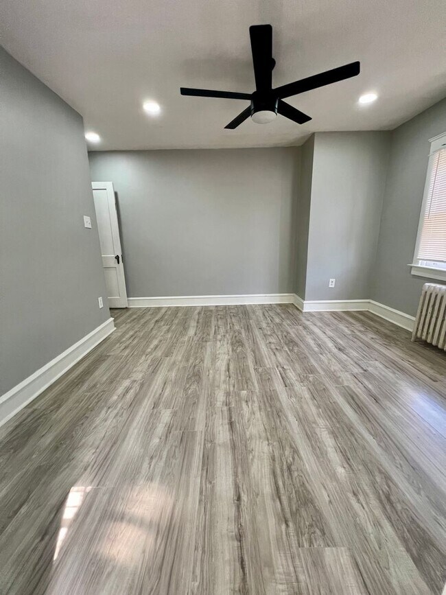 Building Photo - Gorgeous 3-Bedroom Townhome in Parkside! Available NOW!