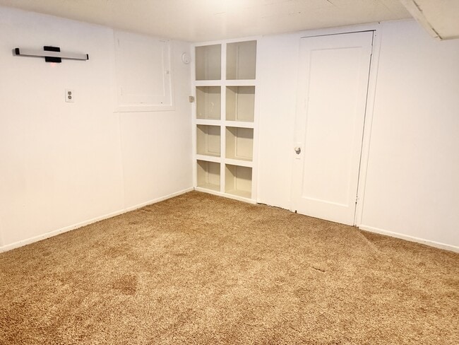 Building Photo - 925 Wilson Ave S