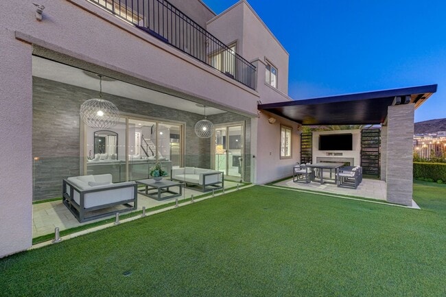 Building Photo - Distinctive Fully Furnished Estate in The Canyons!