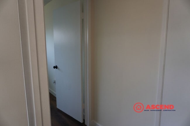 Building Photo - Spacious 4BR/2BA Bakersfield Home with Fireplace