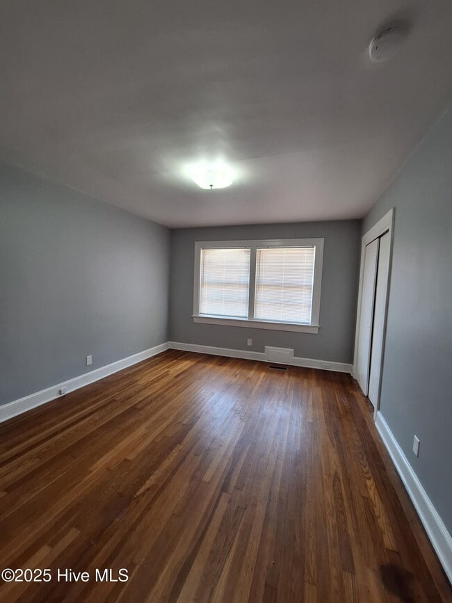 Building Photo - 2409 S Memorial Dr