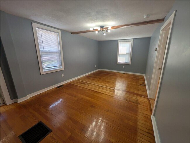 Building Photo - 57 Pleasant St