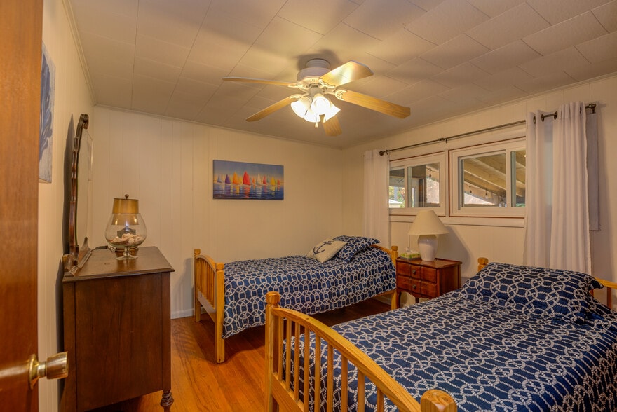 2 TWIN BEDS - 1522 Richville Rd