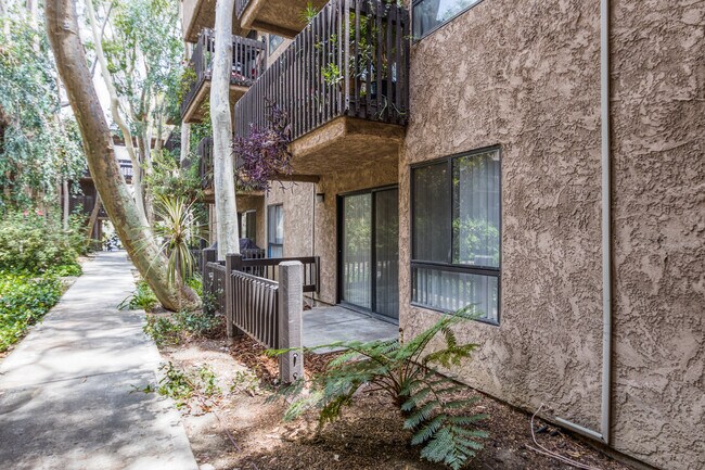 private patio - 22100 Burbank Blvd