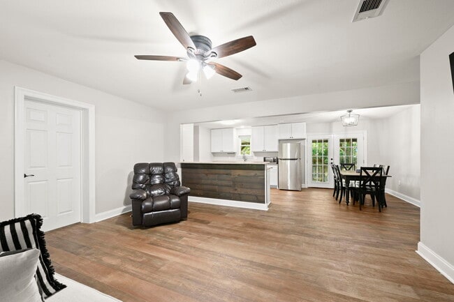 Building Photo - 23705 Walker South Rd