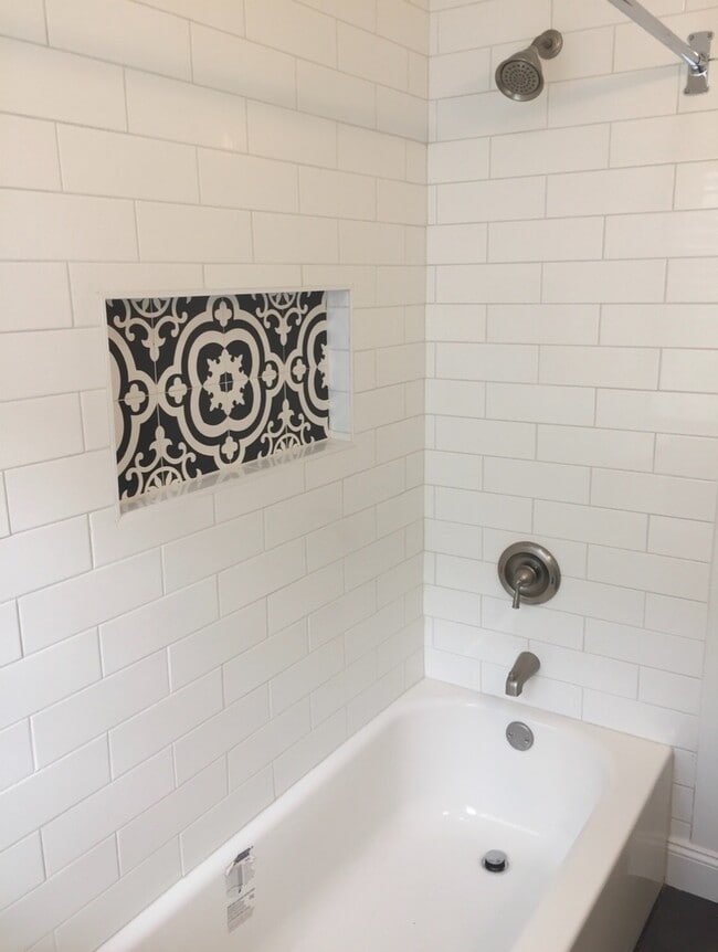 Building Photo - Modern remodeled home in Emmaus.