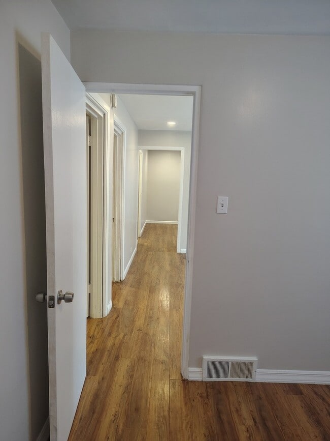 Building Photo - 4109 W 63rd St