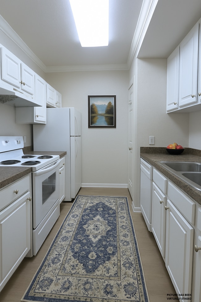 Building Photo - Updated, clean 1x1 New floors, appliances,...