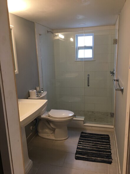 Bathroom - 2031 Schulte Ave