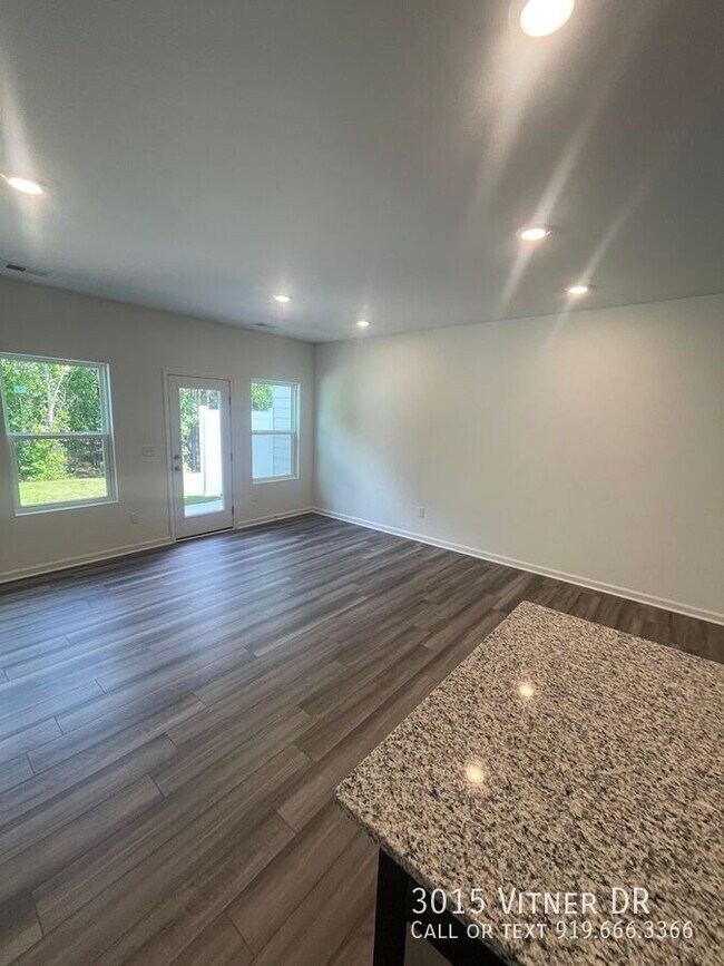 Building Photo - 3015 Vitner Dr