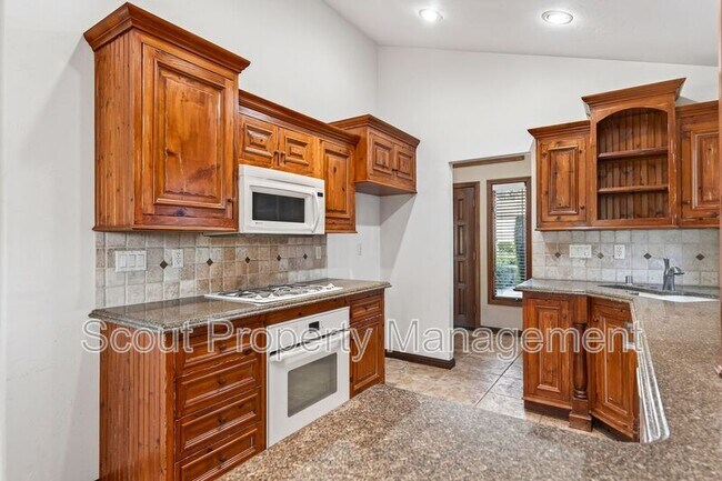 Building Photo - 38285 Oaktree Loop
