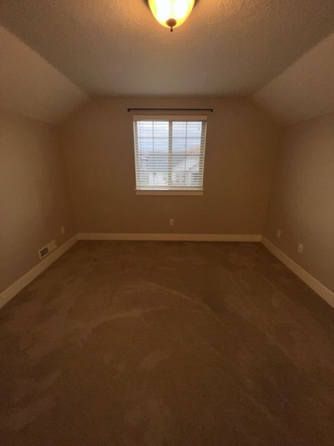 Building Photo - 4 Bed 2.5 Bath in Boise!