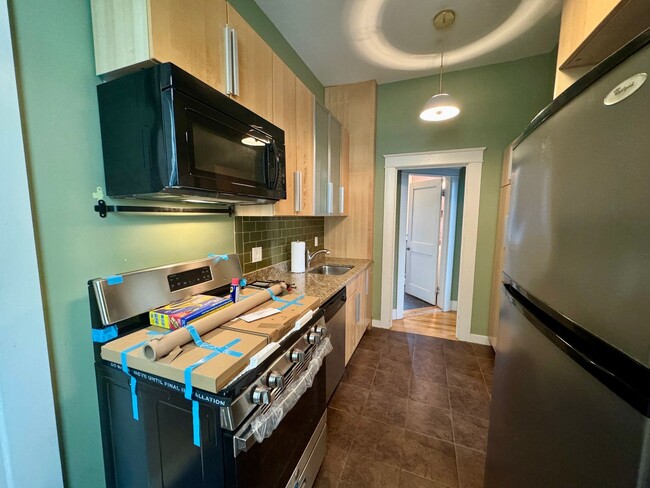 Building Photo - Beautiful 2BD/1BA Portland West End Condo!...