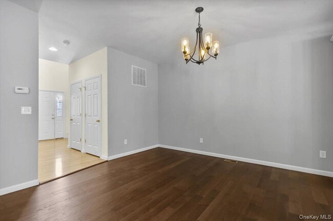 Building Photo - 135 N River Dr